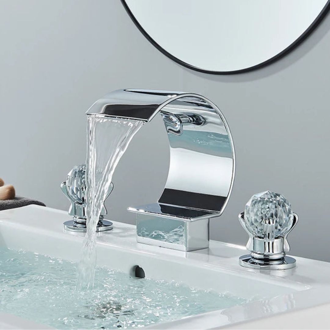 Robinet lavabo cascade 3 trous design — Chrome