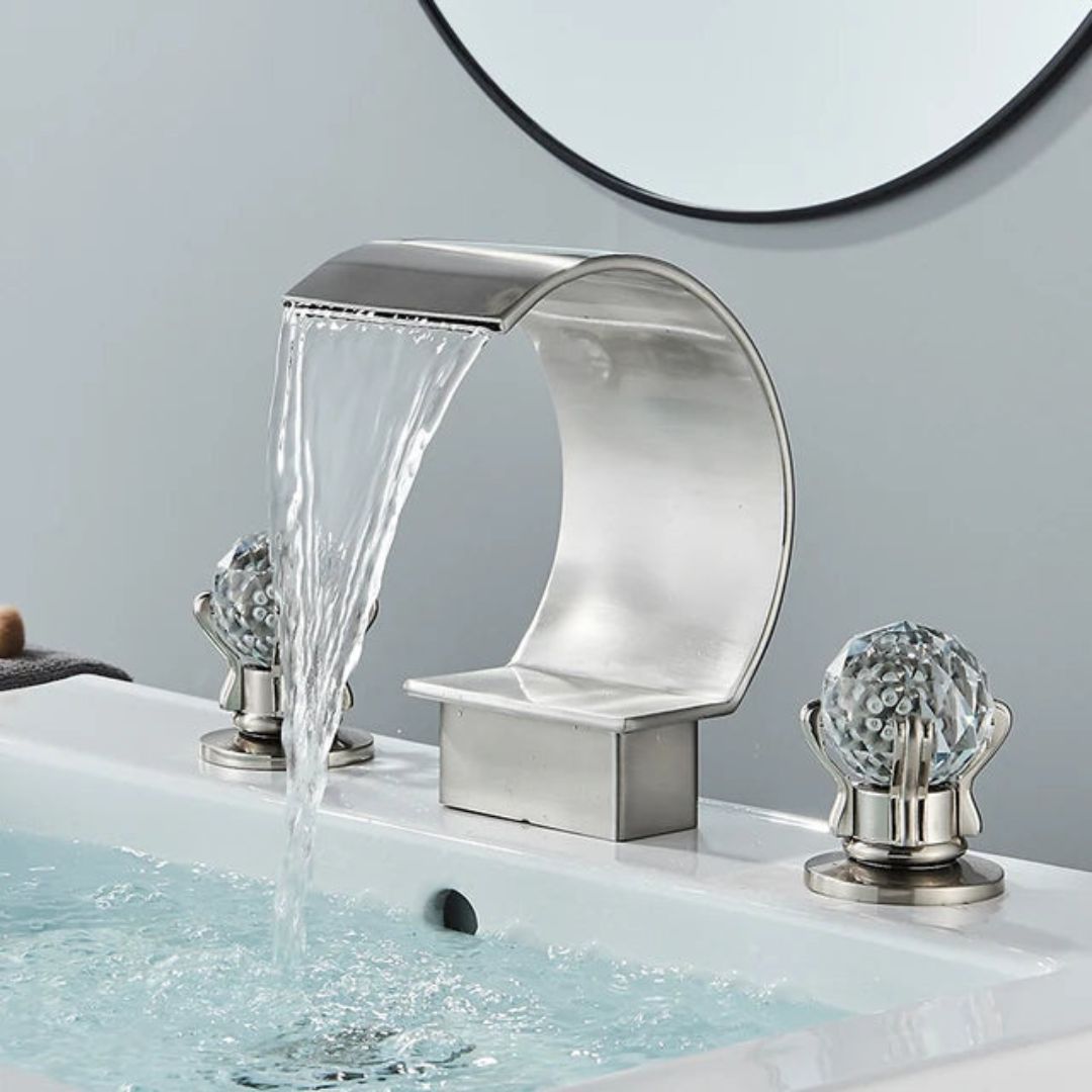 Robinet lavabo cascade 3 trous design — Nickel Brossé