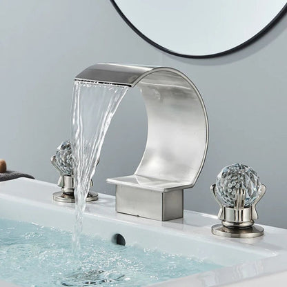 Robinet lavabo cascade 3 trous design — Nickel Brossé
