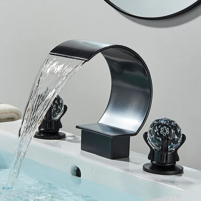 Robinet lavabo cascade 3 trous design