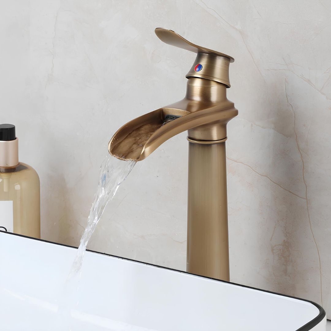 Robinet vasque salle de bain cascade haut